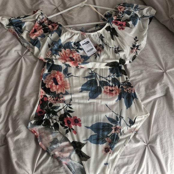 Tops - A cute flora body suit!
